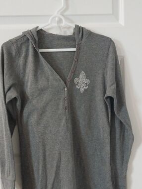 District Gray Ribbed Ladies Top with Crew Neck